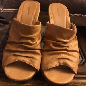 Woman’s Carmel color platform shoes